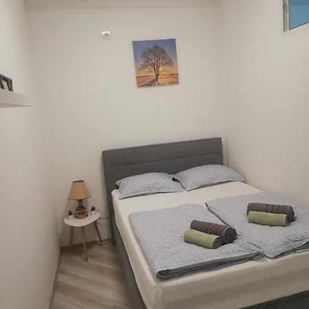 Studio Apartman Kristina Apartment Pula Exterior foto